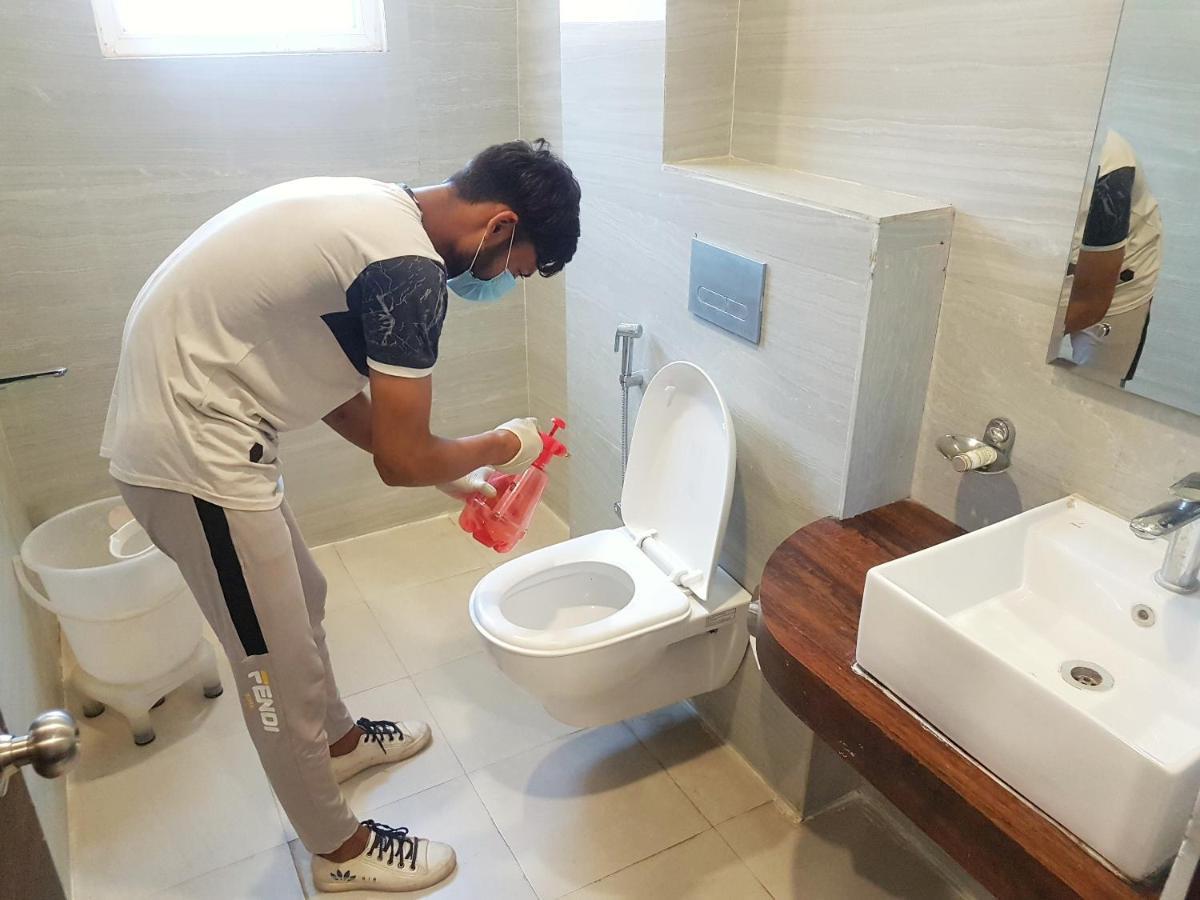 Hotel Aerocity Purple Orchid Yeni Delhi Dış mekan fotoğraf