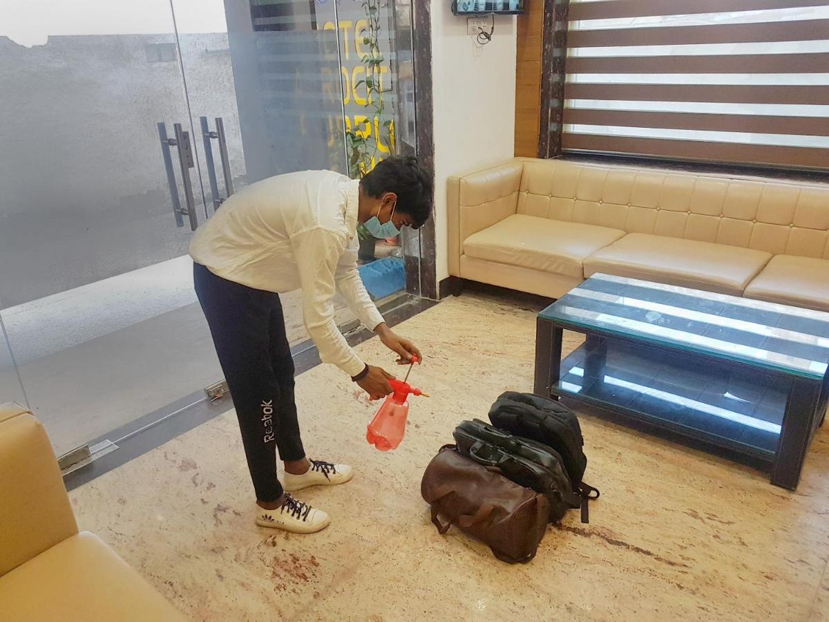 Hotel Aerocity Purple Orchid Yeni Delhi Dış mekan fotoğraf