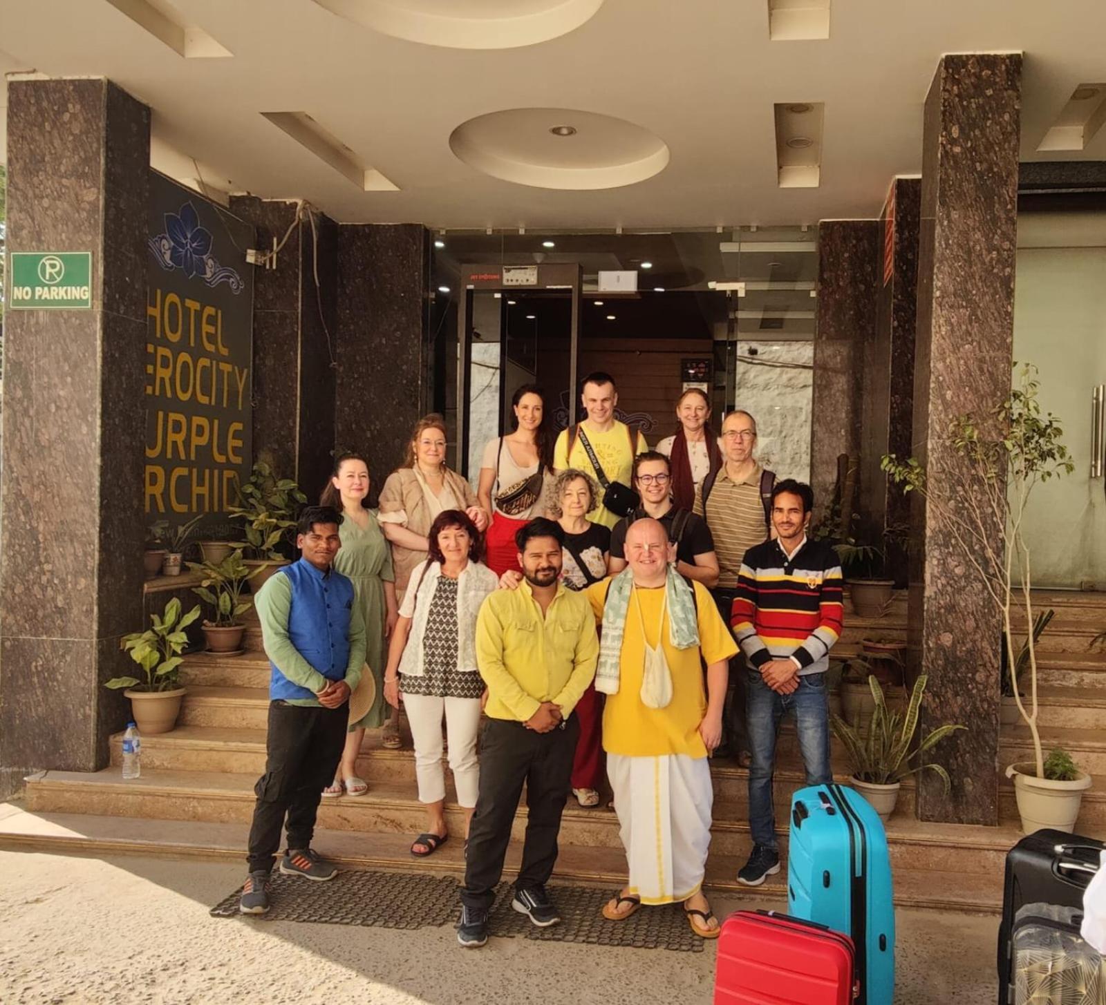 Hotel Aerocity Purple Orchid Yeni Delhi Dış mekan fotoğraf