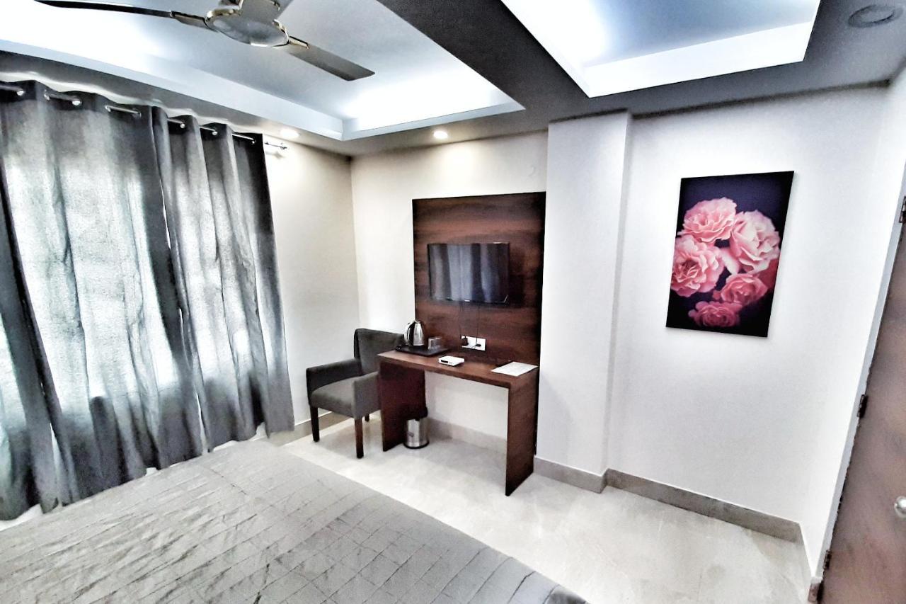 Hotel Aerocity Purple Orchid Yeni Delhi Dış mekan fotoğraf