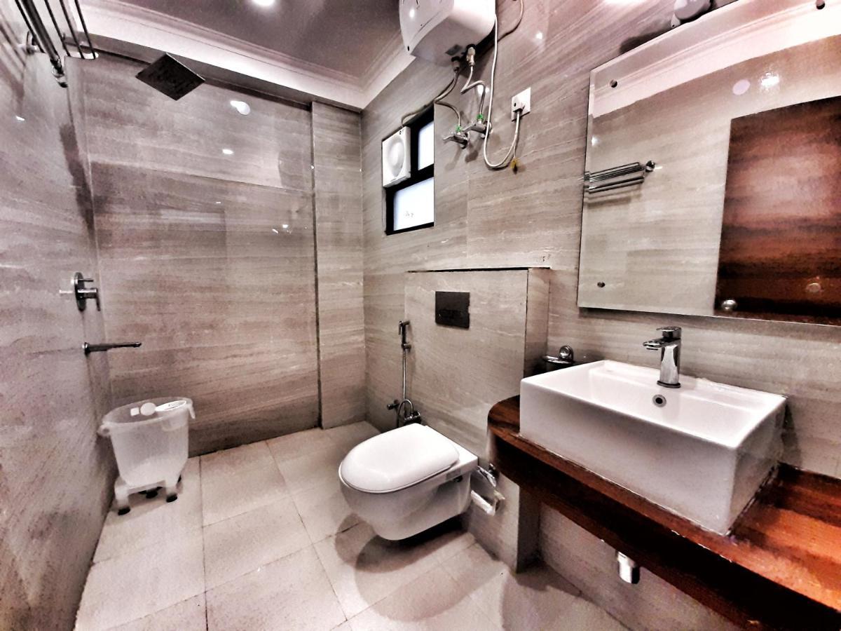Hotel Aerocity Purple Orchid Yeni Delhi Dış mekan fotoğraf
