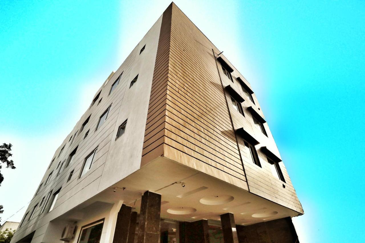 Hotel Aerocity Purple Orchid Yeni Delhi Dış mekan fotoğraf