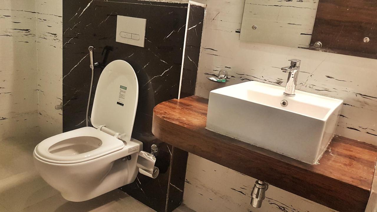 Hotel Aerocity Purple Orchid Yeni Delhi Dış mekan fotoğraf