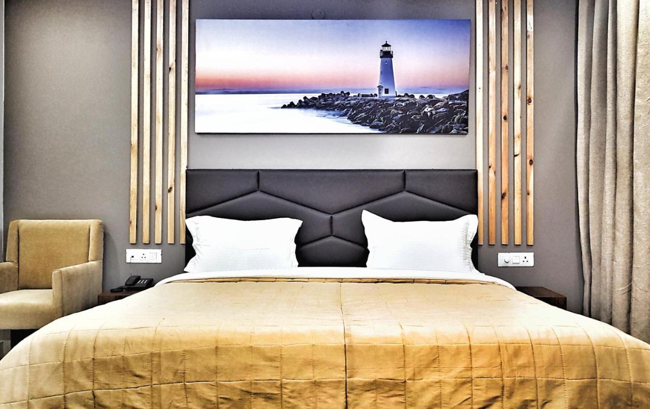 Hotel Aerocity Purple Orchid Yeni Delhi Dış mekan fotoğraf