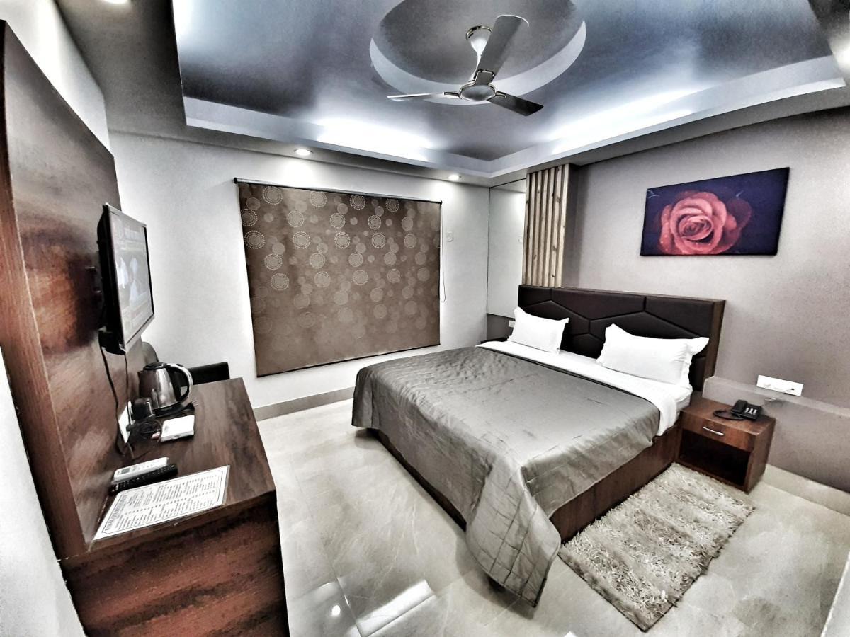 Hotel Aerocity Purple Orchid Yeni Delhi Dış mekan fotoğraf