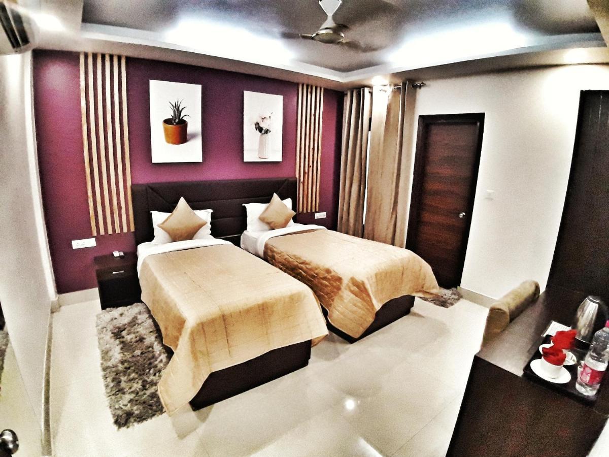 Hotel Aerocity Purple Orchid Yeni Delhi Dış mekan fotoğraf