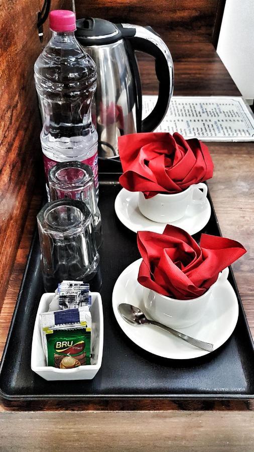 Hotel Aerocity Purple Orchid Yeni Delhi Dış mekan fotoğraf