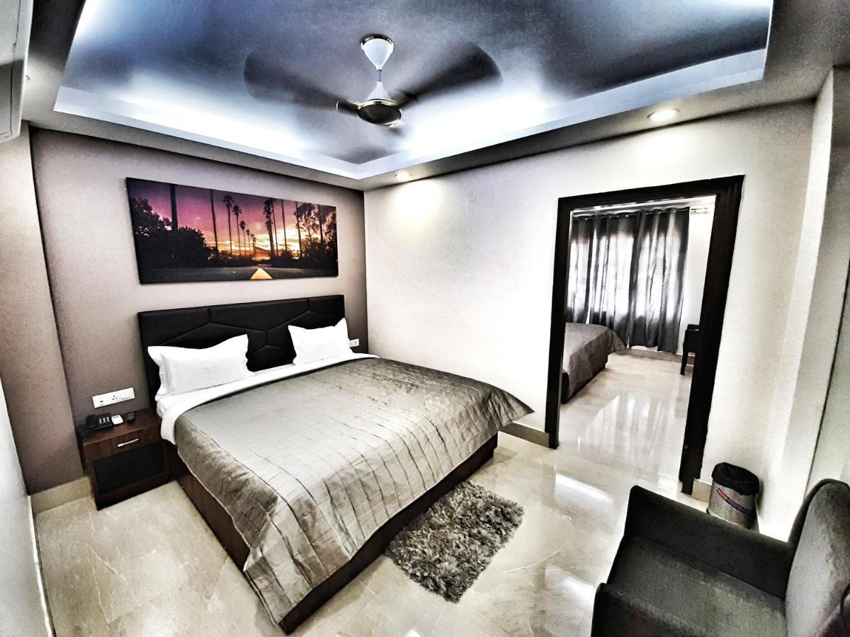 Hotel Aerocity Purple Orchid Yeni Delhi Dış mekan fotoğraf