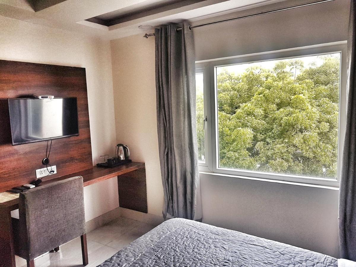 Hotel Aerocity Purple Orchid Yeni Delhi Dış mekan fotoğraf